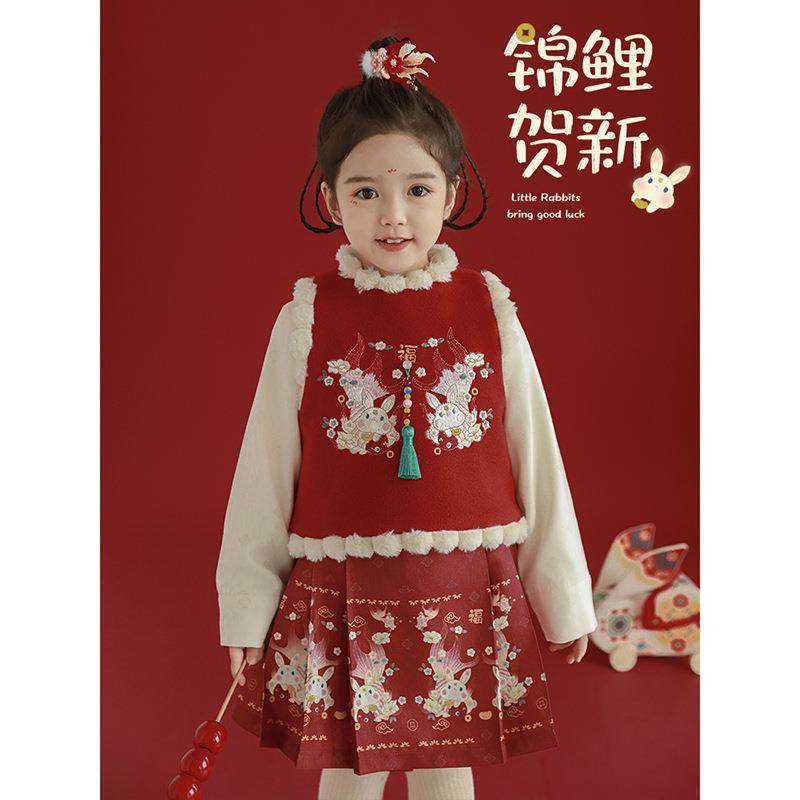2026新款吾里卜一女童蝴蝶年服套装冬季萌趣可爱福兔刺绣中式,淘宝优惠券,粉丝福利购,淘宝优惠卷