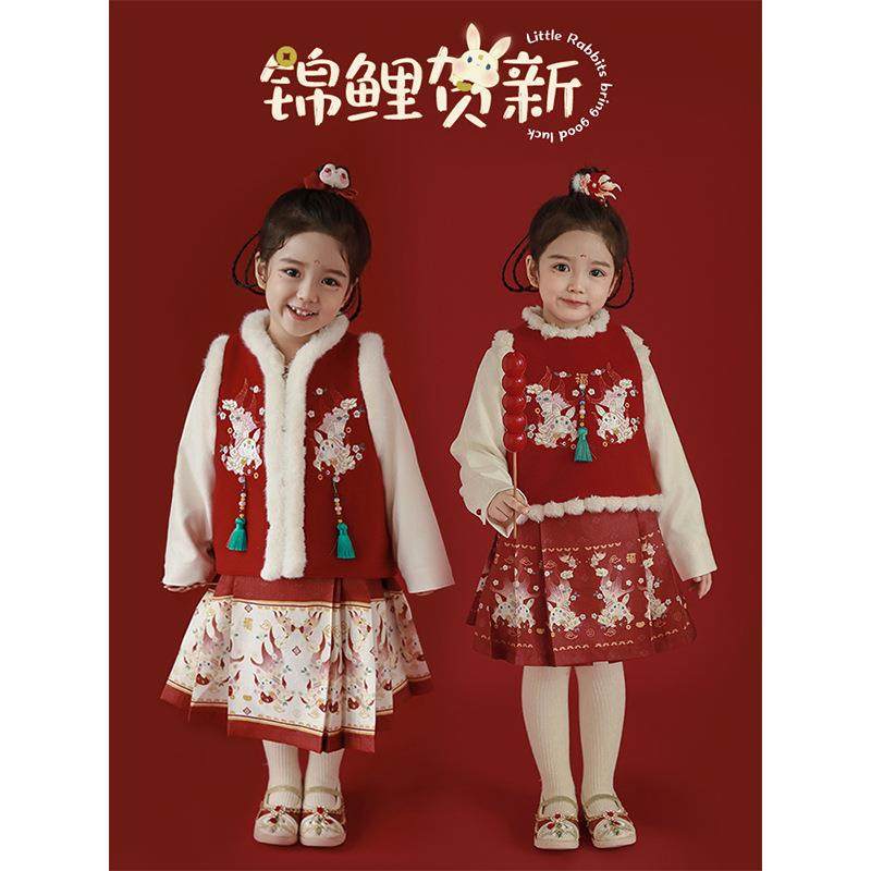 2026新款吾里卜一女童蝴蝶年服套装冬季萌趣可爱福兔刺绣中式,淘宝优惠券,粉丝福利购,淘宝优惠卷