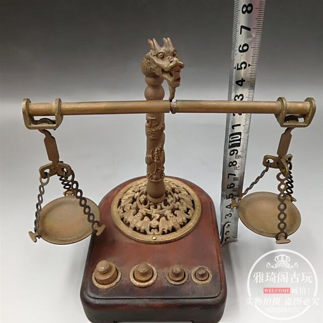 Antique antique miscellaneous solid wood base with weight faucet balance scale weight scale old objects nostalgic collection