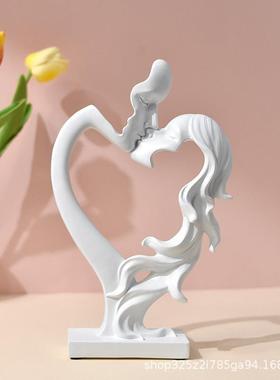 北欧风一吻定情情侣人物雕像树脂工艺摆件北欧家居客厅卧室装饰品