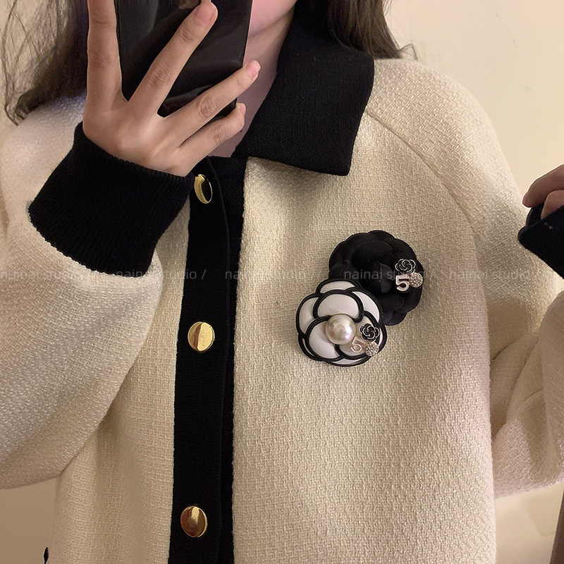 法式小香风山茶花胸针女时尚高级感气质大衣外套别针毛衣秋冬轻奢,淘宝优惠券,粉丝福利购,淘宝优惠卷