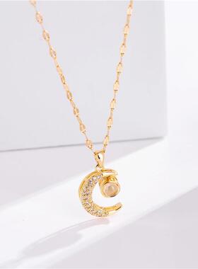 Temperament tendy clavicle chain moon projection pendant tit