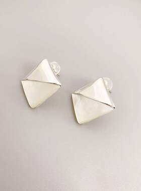 Ins square color contrast retro style personalized small ear