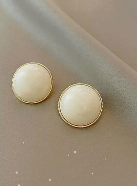 Contracted Pearl Earring Female Personality Fashion Earring