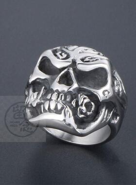 。Ring mens fashion domineering titanium steel ring flower
