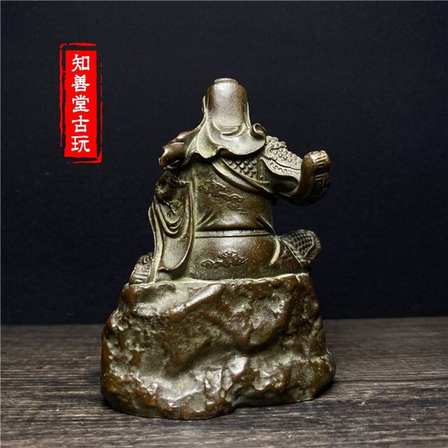 Antiques and miscellaneous brass Guan Yu desktop small ornaments Guan Erye loyalty ornaments Guan Yu standing portrait desktop tea pet ornaments