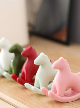 创意可爱摇摇马摆件简约陶瓷茶宠工艺品家居办公室茶桌面装饰摆设