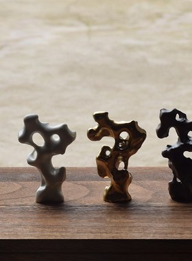 陶瓷小号假山太湖石摆件手工雕刻镂空山子茶宠枯山水配件大鱼美器