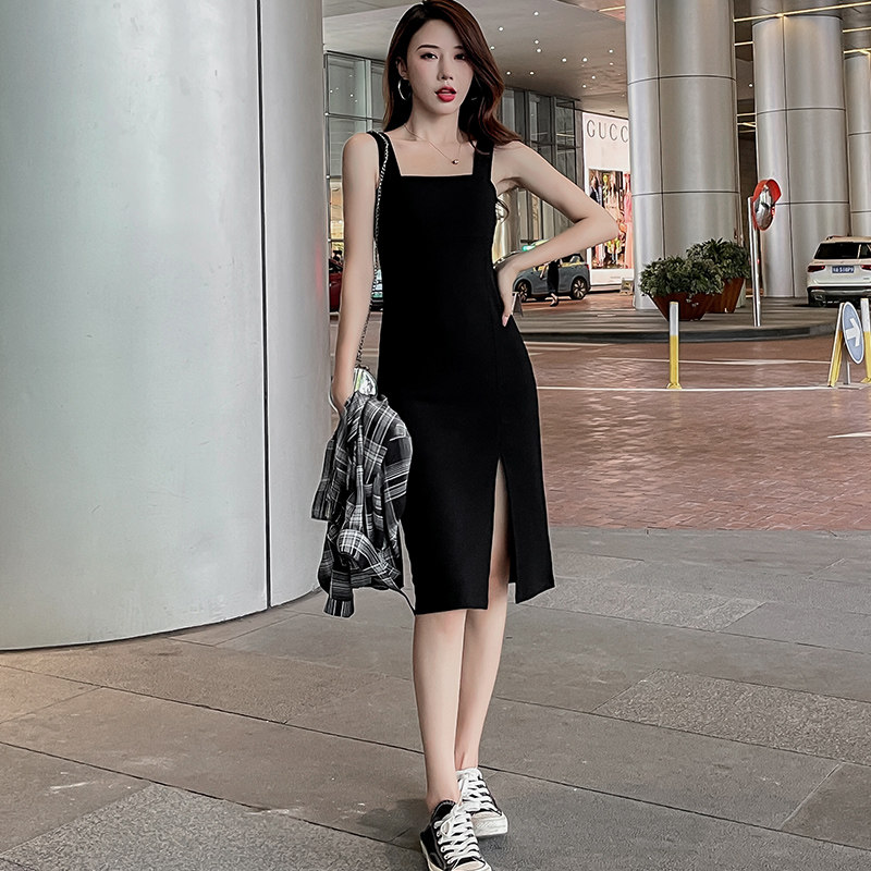 宽吊带连衣裙女2022春季内搭裙子性感开叉小黑裙修身显瘦吊带裙夏,淘宝优惠券,粉丝福利购,淘宝优惠卷