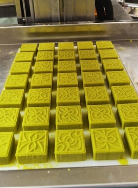 福通液压半自动绿豆糕机器绿豆糕压块机形状花纹可定绿豆糕成型机