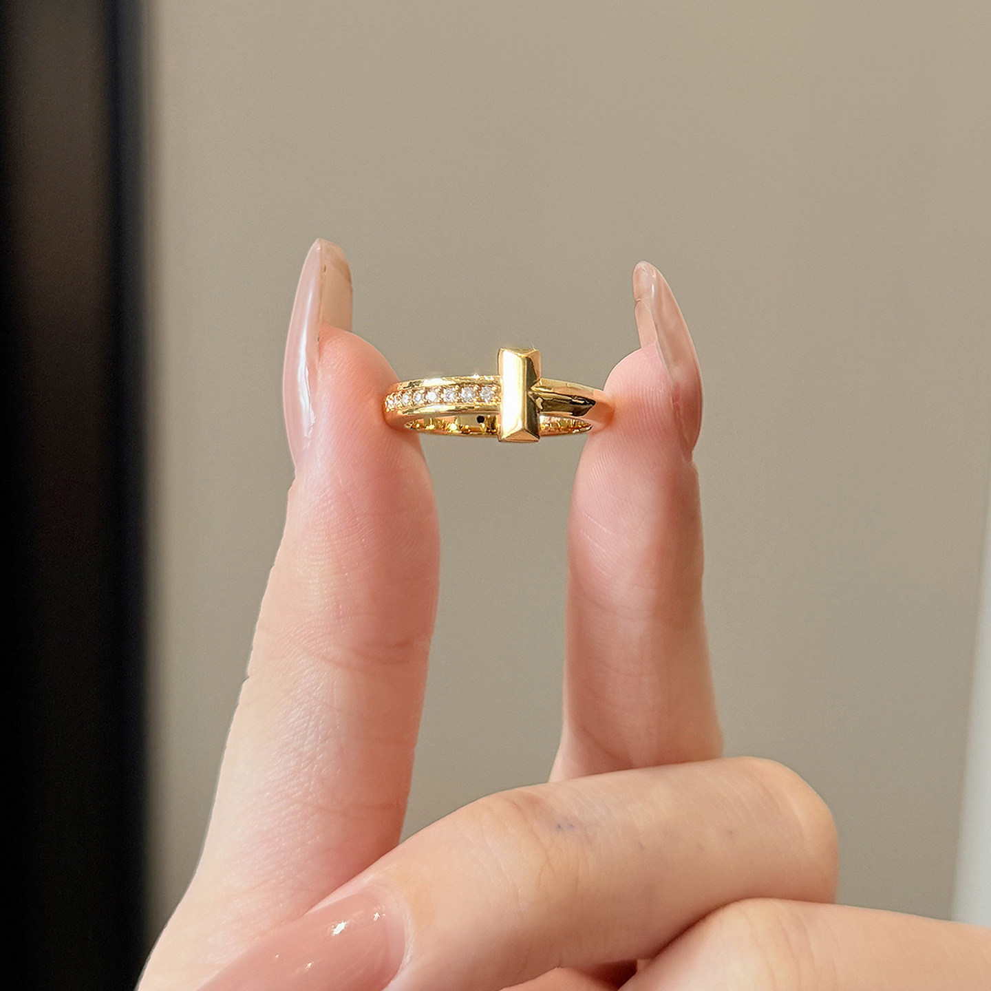 Queyunlai 5D dot diamond gold ring 999 pure gold T letter hard gold ring simple and fashionable gift for girlfriend