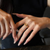 Que Yunlai is a light luxury diamond-filled horseshoe buckle niche ins style versatile commuting temperament ring as a gift for your girlfriend