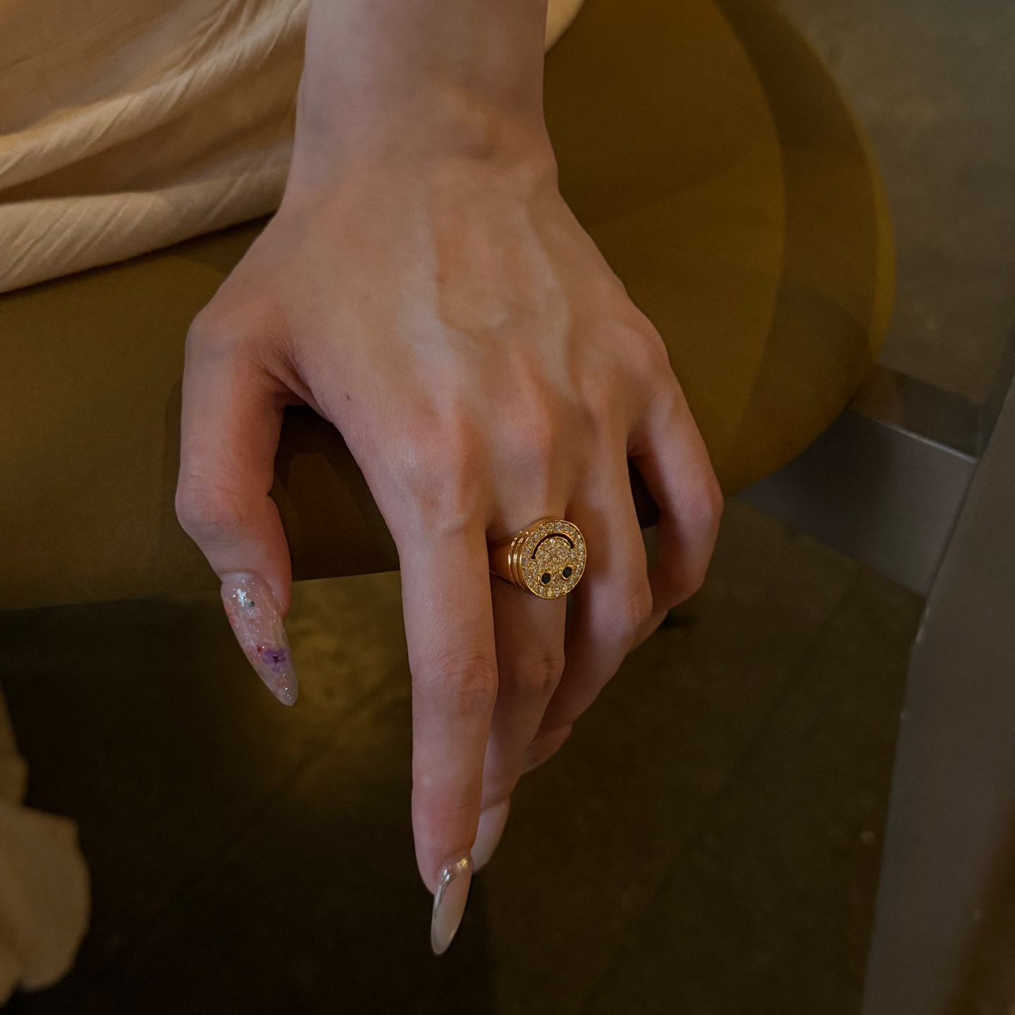 Queyunlai gold ring women's round full diamond smiley face seal ring 999 pure gold personalized fashion ins style