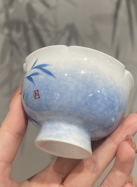 惊蛰 淡蓝釉下彩晕染手绘蓝竹花边高足主人杯品茗杯茶杯功夫茶具