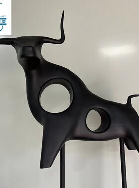 北欧现代简约日式家居玄关书房装饰品生肖牛创意黑色树脂工艺摆件