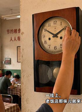 怀旧能用老式上发条机械家用挂钟80年代饭店装修复古影视道具钟表