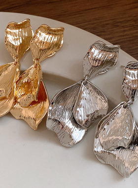 金色花瓣耳钉独特夸张