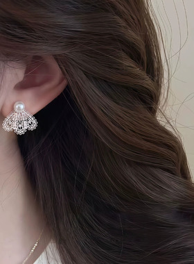 s999纯银针蕾丝花瓣珍珠耳钉女小众轻奢感耳环耳饰品2026新款