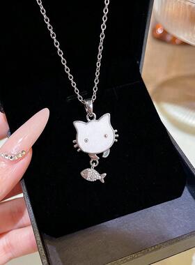韩版卡通可爱小猫抓鱼钛钢项链女个性设计感猫猫吊坠镶嵌锆石饰品