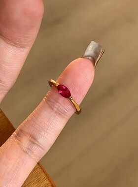 复古红色马眼闪钻钻戒指2026新款精致轻奢小众设计指环饰品定制