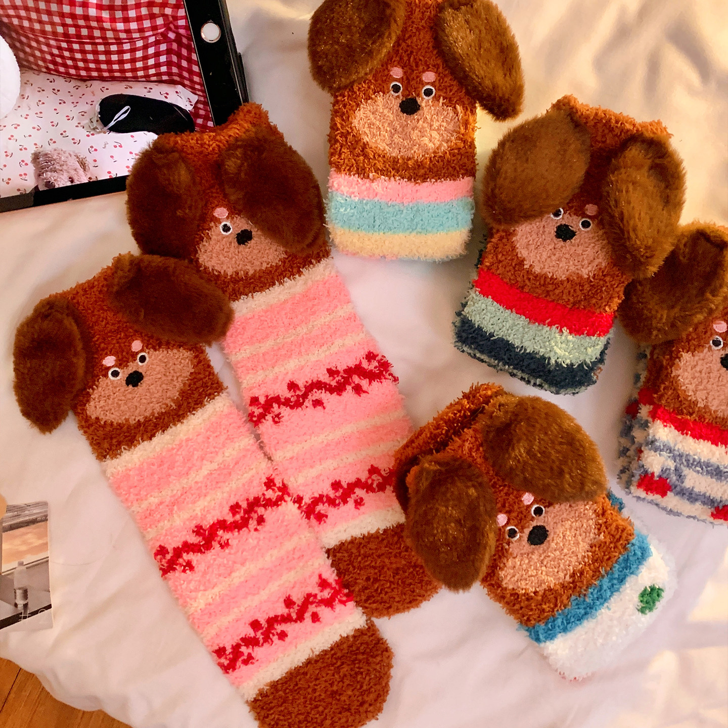 可爱小狗毛绒睡眠袜子女秋冬季保暖珊瑚绒堆堆袜居家地板袜中筒袜,淘宝优惠券,粉丝福利购,淘宝优惠卷