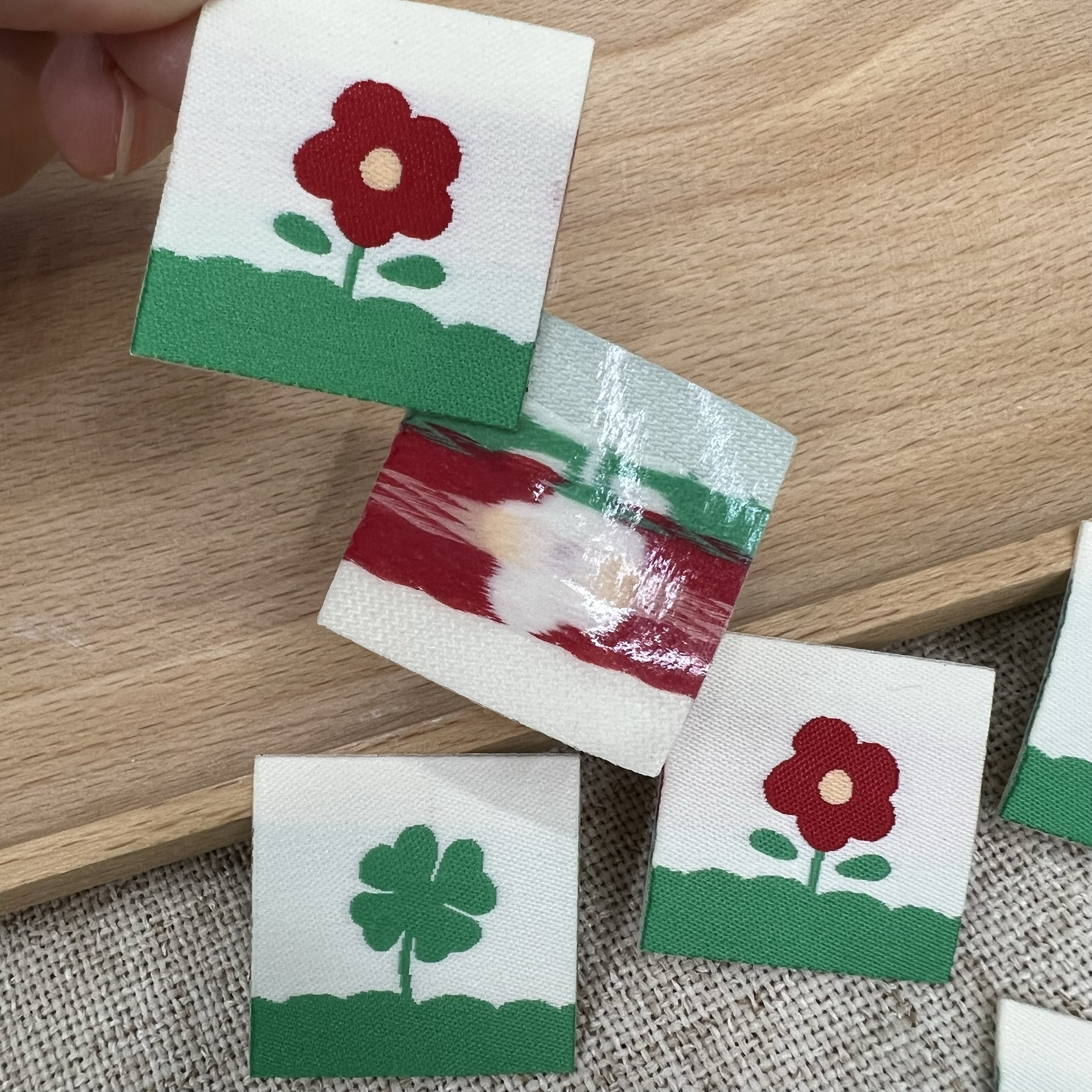 手工对折彩色小花布标签辅料缝纫DIY迷你侧标四叶草手帐双面胶贴 - 图2