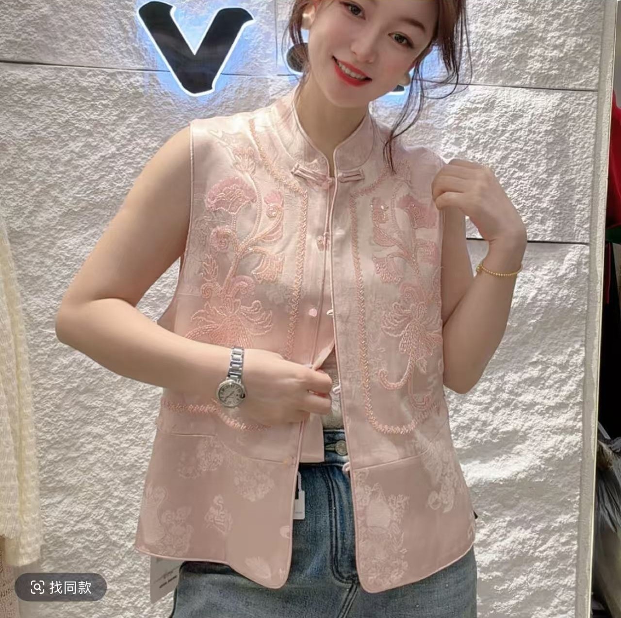 刺绣盘扣马甲女冬季新款新中式国潮风提花高端减龄显瘦洋气马夹潮,淘宝优惠券,粉丝福利购,淘宝优惠卷