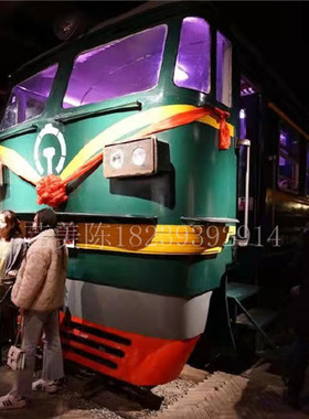 工厂定做大型铁艺东风火车头绿皮火车厢主题餐厅复古蒸汽火车模型