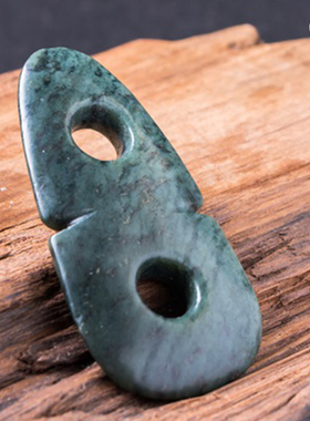 红山文化仿古岫岩玉透闪石西瓜皮