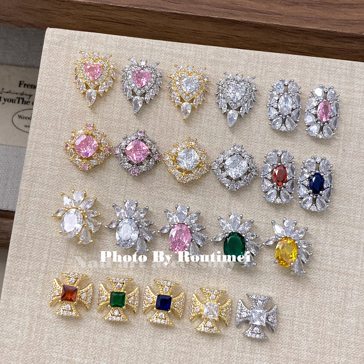 新款美甲锆石高级轻奢款式爆闪成品百搭方钻十字架指甲饰品四边形,淘宝优惠券,粉丝福利购,淘宝优惠卷