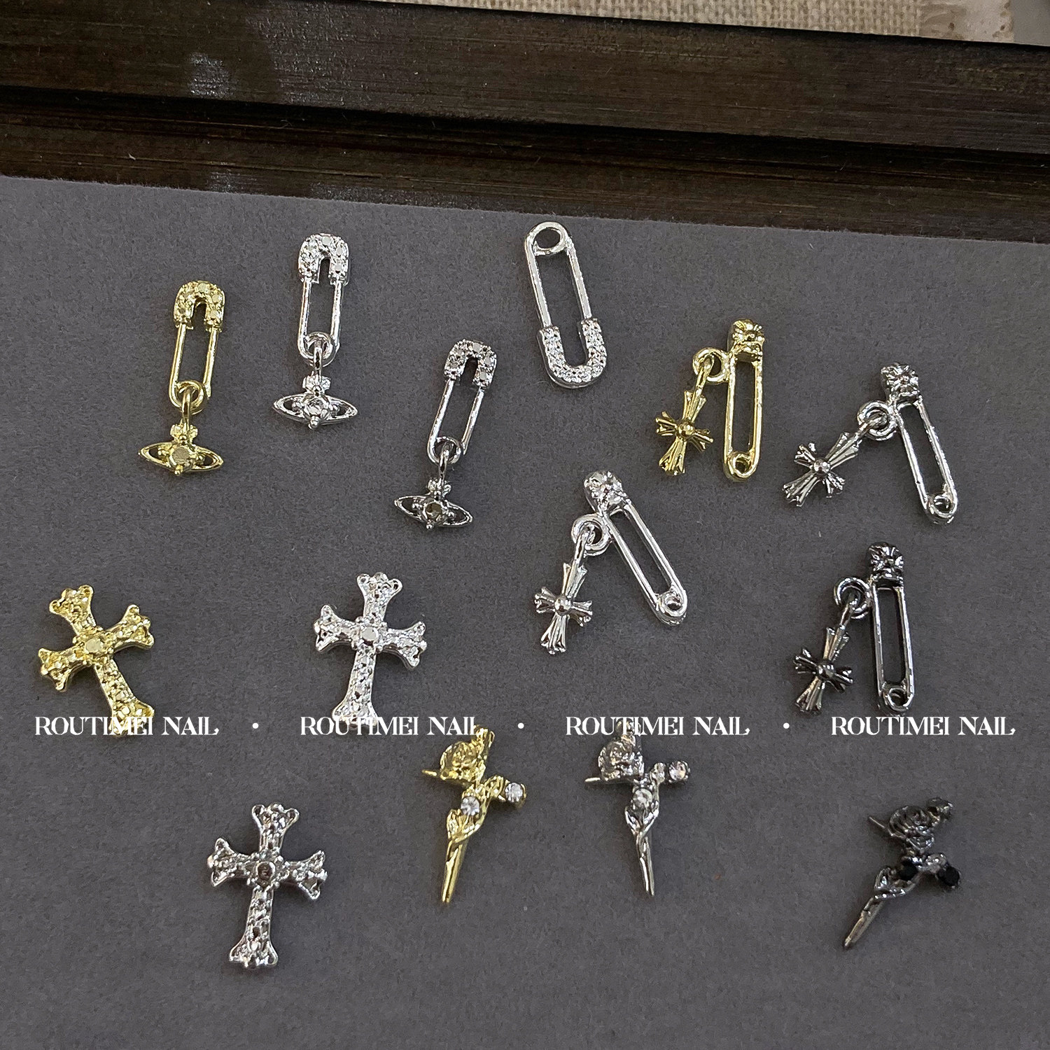 美甲饰品新款十字架高级百搭款式复古别针西太后网红爆款指甲饰品,淘宝优惠券,粉丝福利购,淘宝优惠卷