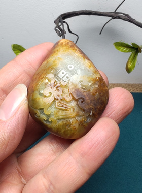 新疆和田玉籽玉原石秋梨皮仿古龙凤小把件手把件苏工男龙凤呈祥