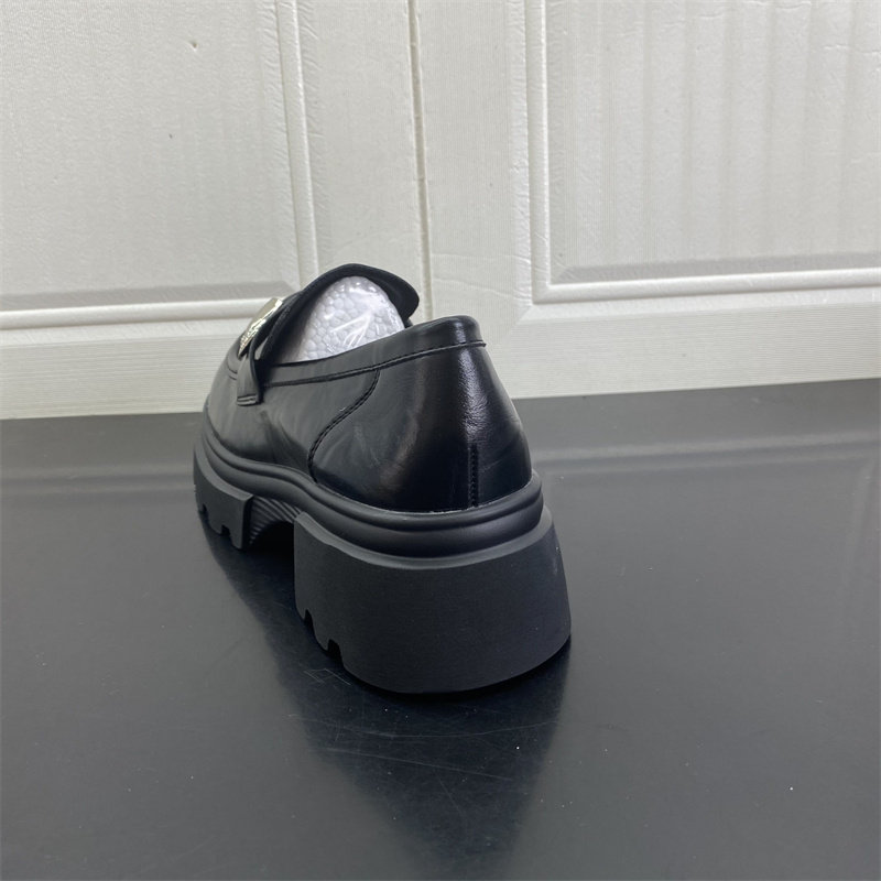 2026年英伦风乐福鞋女黑色圆头皮带扣一脚蹬百搭通勤金属装饰单鞋,淘宝优惠券,粉丝福利购,淘宝优惠卷