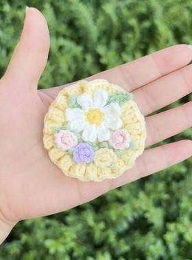 手工钩织毛线花朵花团锦簇迷你玫瑰花束小雏菊胸针粉黄蓝成品礼物