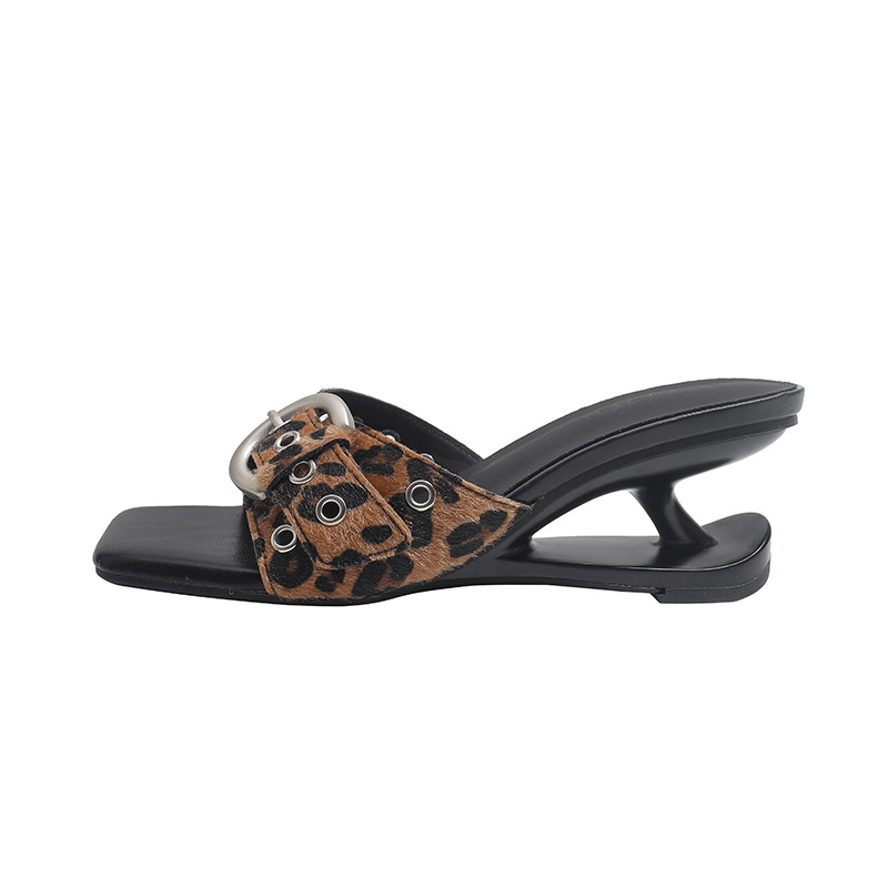 真皮骄屿复古豹纹一字拖女夏外穿2026新款方头露趾悬浮高跟凉拖鞋