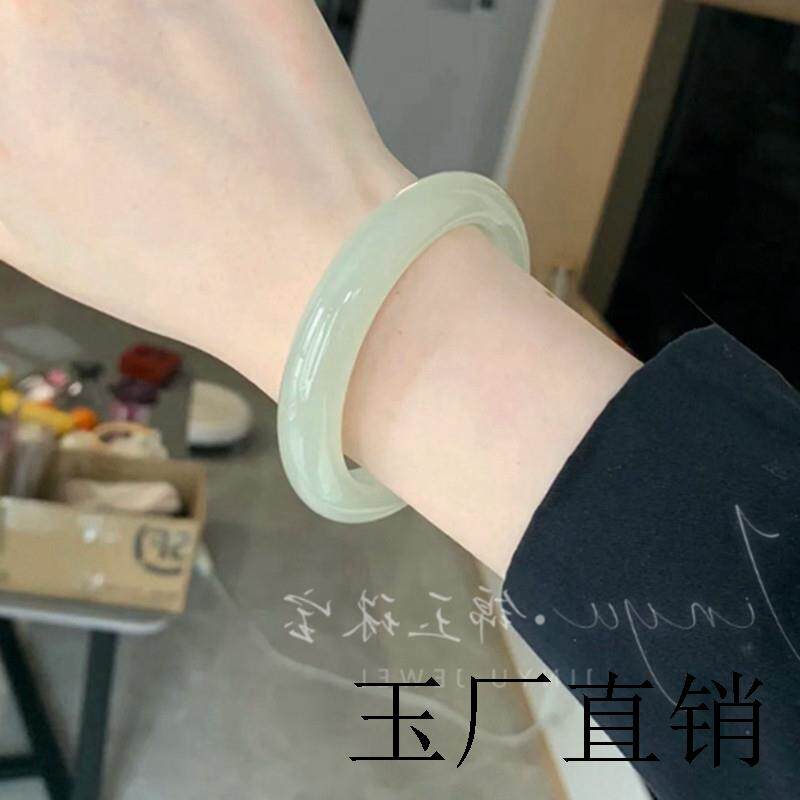 青白玉手镯女玉石晴水手镯浅晴水新疆高端和田玉色精品上档次送礼