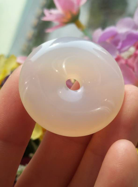 冰种玉髓红玛瑙翡翠绿蜜蜡吊坠