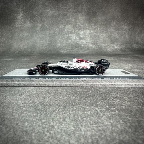 HEC展会限定版 Spark 1:64 红牛F1 RB21 2025日本站 维斯塔潘白牛 - 图2