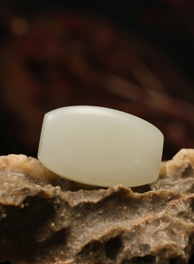 玉德堂和田玉苏工白玉饕餮纹手牌