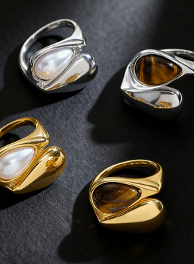 A stylish pearl tiger eye ring with a drop-shaped opening
