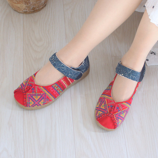 Yunnan ethnic style beef tendon soft sole old Beijing cloth shoes