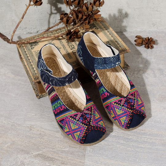Yunnan ethnic style beef tendon soft sole old Beijing cloth shoes