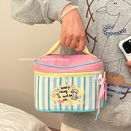 Neceser de gran capacidad con rayas en contraste de lindo cachorro