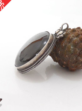 收的大蓝宝石包银挂坠做工精湛古香古色不可多得老银镶蓝宝石项坠