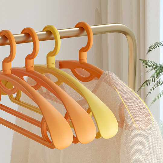 Anti-slip, non-marking, wide-shoulder clothes hanger