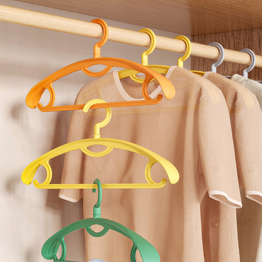 Anti-slip, non-marking, wide-shoulder clothes hanger