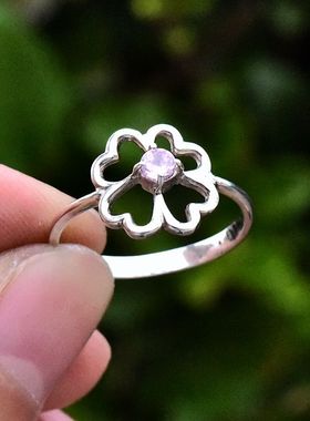 女士小众简约款镶嵌粉水晶小钻镂空四叶草戒925纯银甜美指环尾戒