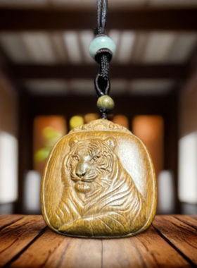 闭口虎吊坠闭嘴虎生肖属相项链挂件紫檀木绿檀雕刻闭合着嘴的老虎