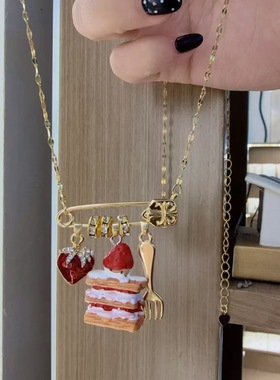 金色草莓蛋糕回形针叉子闪钻项链女小众个性可爱设计锁骨链毛衣链