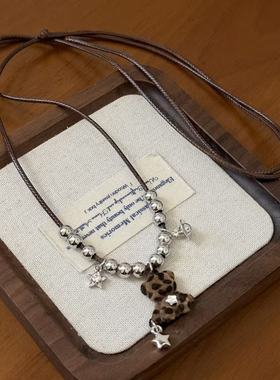 美拉德风豹纹植绒小熊星星串珠编织绳项链小众秋冬长款百搭毛衣链